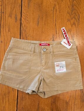 UNIONBAY Sandy Brown Shorts Size 9 NWT